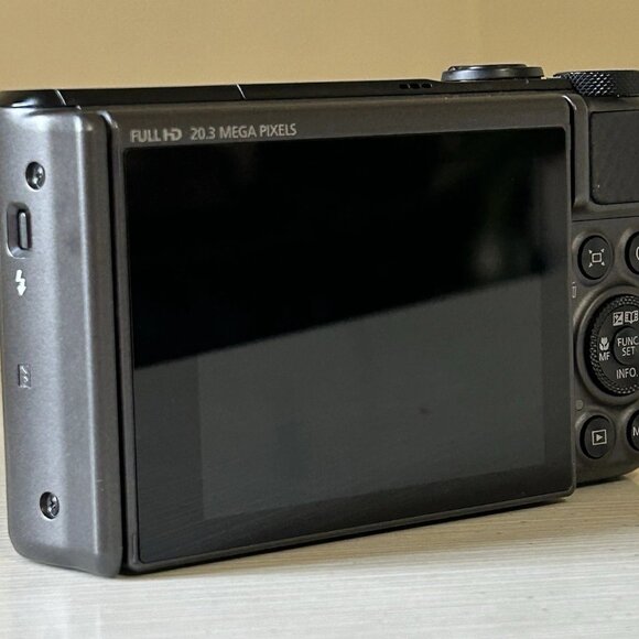 Canon PowerShot SX730 HS Digital Camera – 20.3MP – 40x Optical Zoom – 3" Tilt LC - Picture 4 of 9